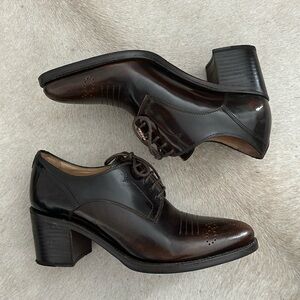 Office of Angela Scott Miss Button Mid Heel in Mahogany sz 38